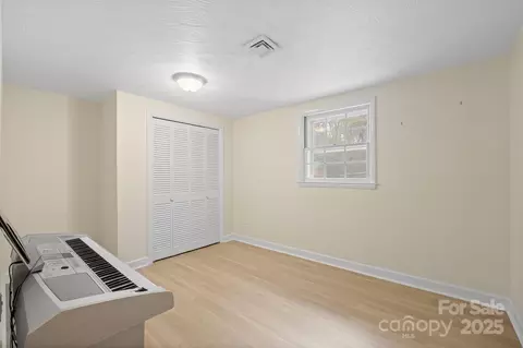 Bedroom - 5260 Rifle Range Rd, Conover, NC 28613 photo 5 of 6