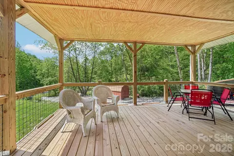 Exterior - 590 Willow Ln, Marshall, NC 28753 photo 4 of 9