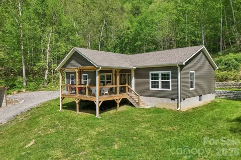 590 Willow Ln, Marshall, NC 28753