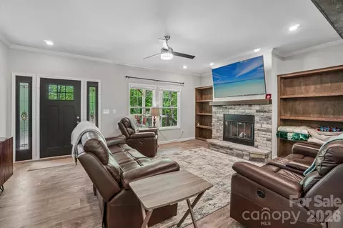 Living - 590 Willow Ln, Marshall, NC 28753 photo 1 of 3