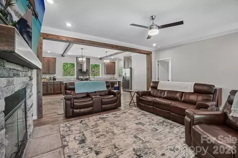 Living - 590 Willow Ln, Marshall, NC 28753 photo 3 of 3