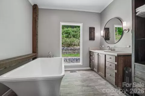 Bath - 590 Willow Ln, Marshall, NC 28753 photo 1 of 2