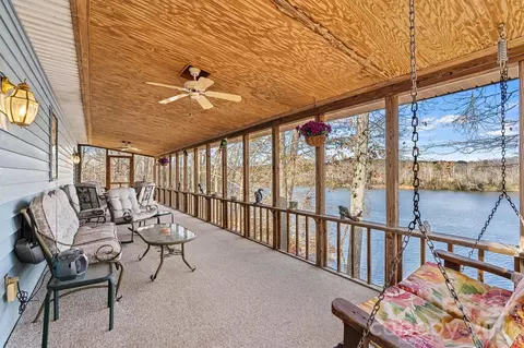 6072 Lookout Heights Dr, Claremont, NC 28610