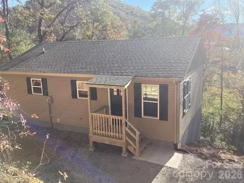 212 Brigsy Ln, Whittier, NC 28789