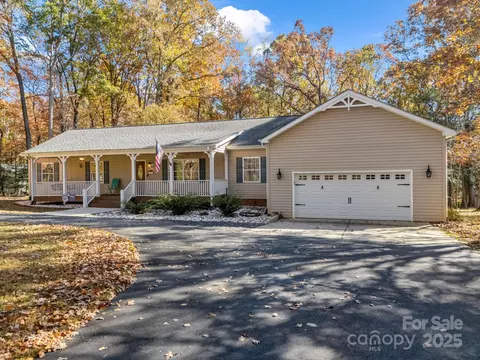 1615 Oak Park Ct, Iron Station, NC 28080