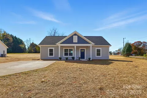 128 N Main St, Granite Falls, NC 28630