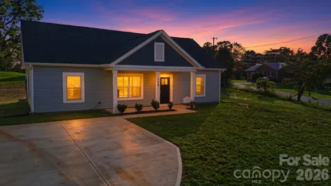 128 N Main St, Granite Falls, NC 28630