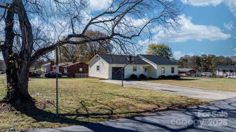 3520 20th Ne Ave NE, Hickory, NC 28601