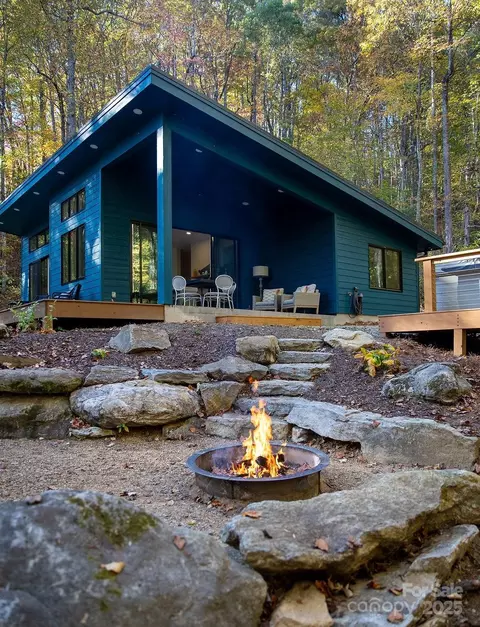 808 Mountain Cove Rd, Hendersonville, NC 28792