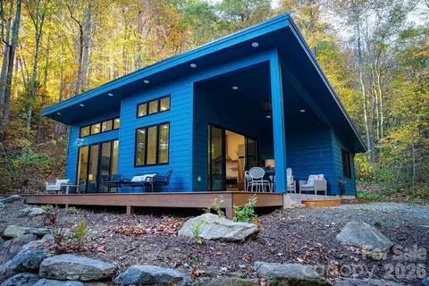 808 Mountain Cove Rd, Hendersonville, NC 28792