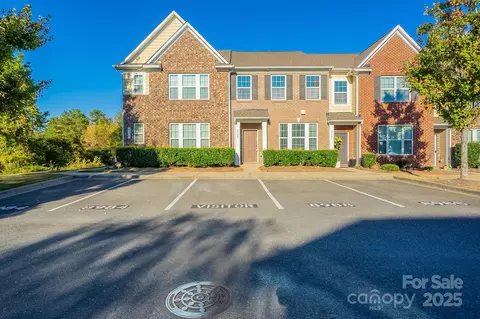 8988 Lanark Ln, Fort Mill, SC 29707