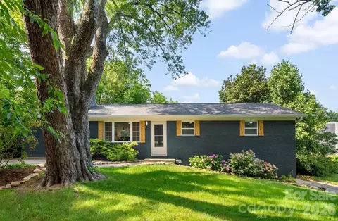 28 Pine Ln, Asheville, NC 28806