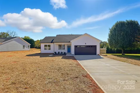 8 Colonial Ave, Granite Falls, NC 28630