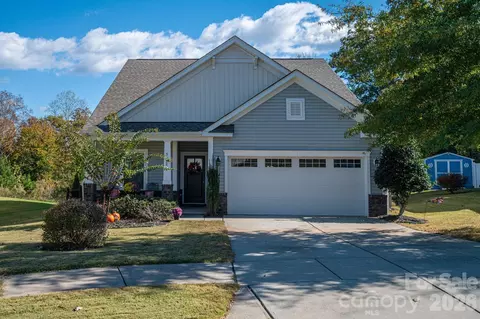 5128 Meadow Woods Dr, Lowell, NC 28098