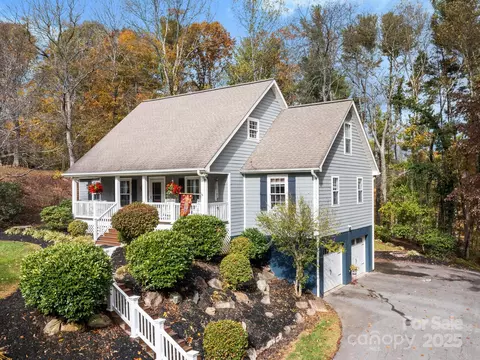 8 Alexander Chapel Dr, Asheville, NC 28804