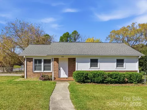 6101 Clearwater Dr, Indian Trail, NC 28079