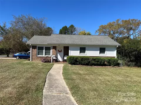 6101 Clearwater Dr, Indian Trail, NC 28079