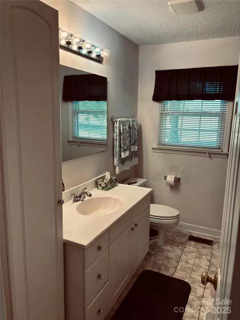 Bath - 4211 Wolf Pond Rd, Monroe, NC 28112 photo 3 of 4