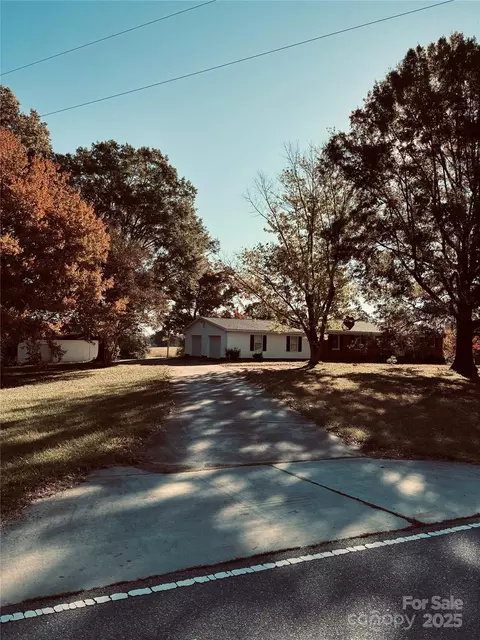 4211 Wolf Pond Rd, Monroe, NC 28112