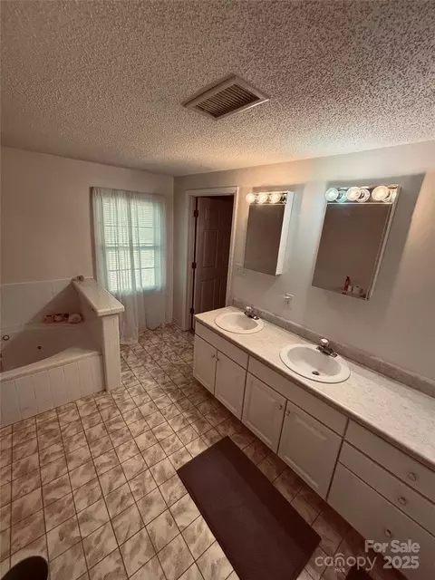 Bath - 4211 Wolf Pond Rd, Monroe, NC 28112 photo 2 of 4