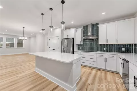 6023 Pivot Ct, Charlotte, NC 28205