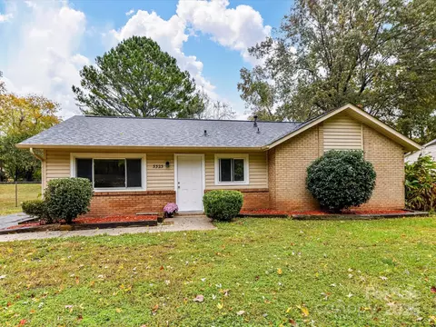 3323 Cedarhurst Dr, Charlotte, NC 28269