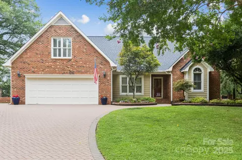 6331 Dovefield Rd, Charlotte, NC 28277