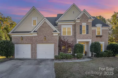 4901 Riverview Dr, Harrisburg, NC 28075