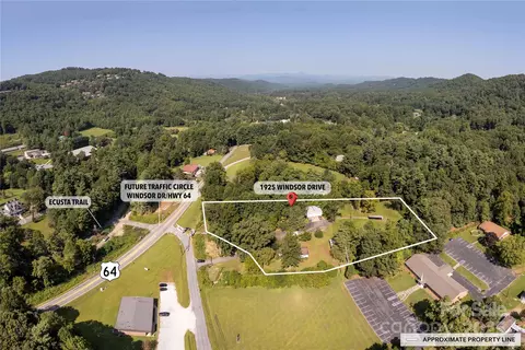 1925 Windsor Dr # -B, Laurel Park, NC 28739
