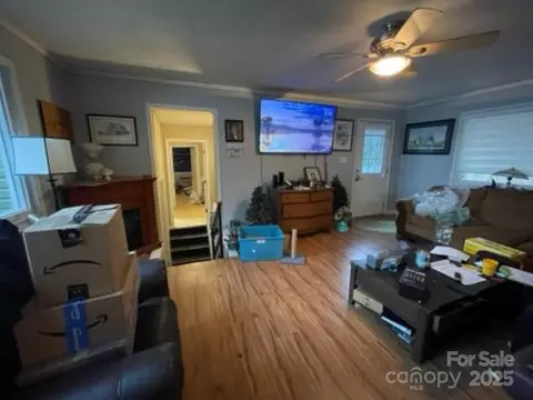 Living - 6604 Harbor Ln, Conover, NC 28613 photo 1 of 2