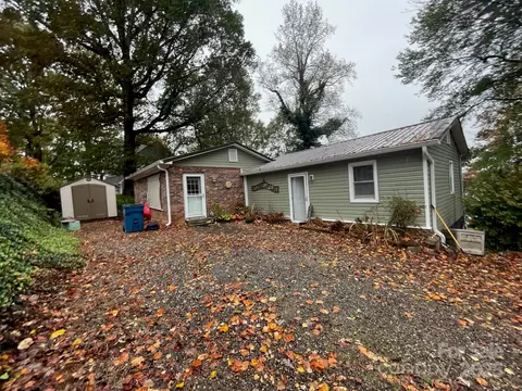 6604 Harbor Ln, Conover, NC 28613