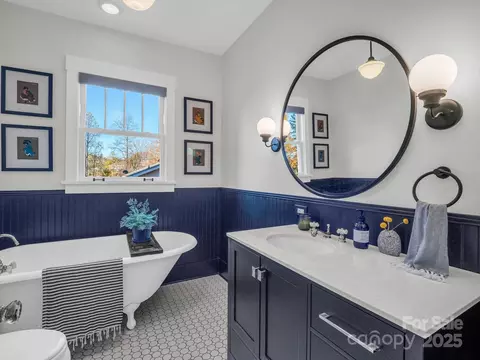 Bath - 96 Thomas St, Brevard, NC 28712 photo 3 of 4