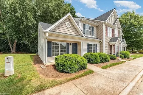 452 Dunwood Dr, High Point, NC 27265
