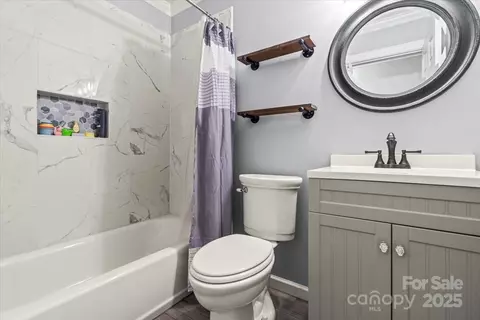 Bath - 7918 Sarah Dr, Denver, NC 28037 photo 1 of 4