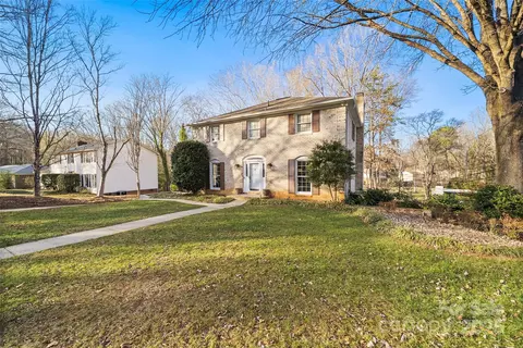 7116 Hollyhouse Dr, Charlotte, NC 28215