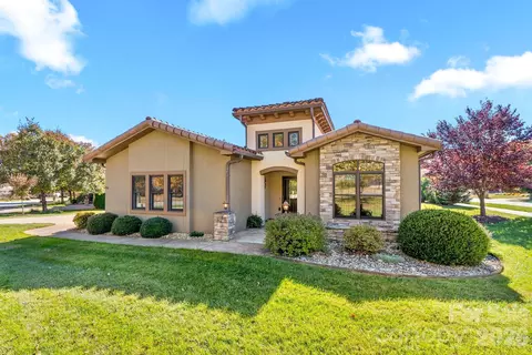 4 Pacifico Dr, Asheville, NC 28806