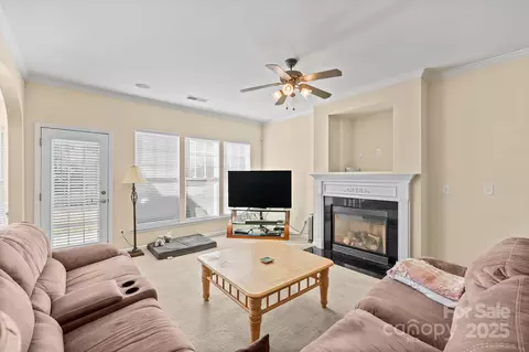 9911 Dominion Crest Dr, Charlotte, NC 28269