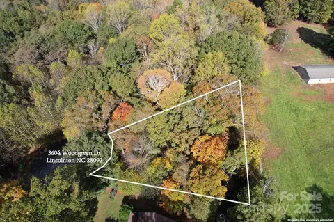 3604 Woodgreen Dr, Lincolnton, NC 28092