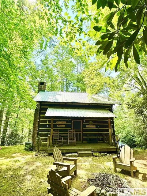 1524 Mccall Rd, Cashiers, NC 28717