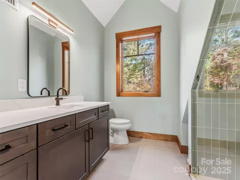 Bath - 215 High Hemlock Trl, Brevard, NC 28712 photo 10 of 11