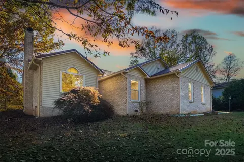 2693 Farmland Acres Rd, Morganton, NC 28655