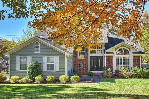 15109 Dartford Ln, Mint Hill, NC 28227