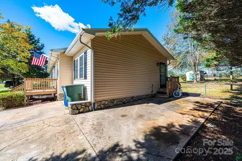 3567 Smithfield Nw Dr NW, Conover, NC 28613 photo 8