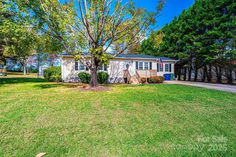 3567 Smithfield Nw Dr NW, Conover, NC 28613 photo 4