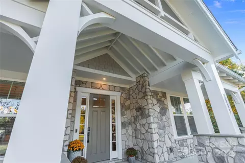 2085 Paddlers Cove Dr, Clover, SC 29710