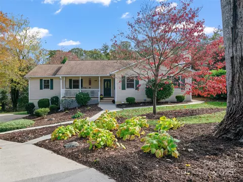 105 Goldfinch Ln, Asheville, NC 28803