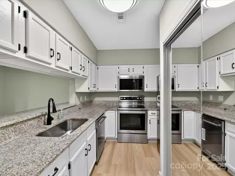 Kitchen - 20115 Henerson Roa Rd #D, Cornelius, NC 28031 photo 1 of 2