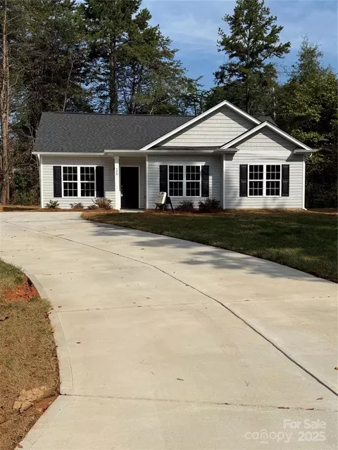 123 Creekside Dr, Mocksville, NC 27028