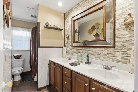 Bath - 2511 Primm Rd, Denver, NC 28037 photo 1 of 2