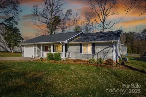 489 14th Avenue Ne Dr NE, Hickory, NC 28601